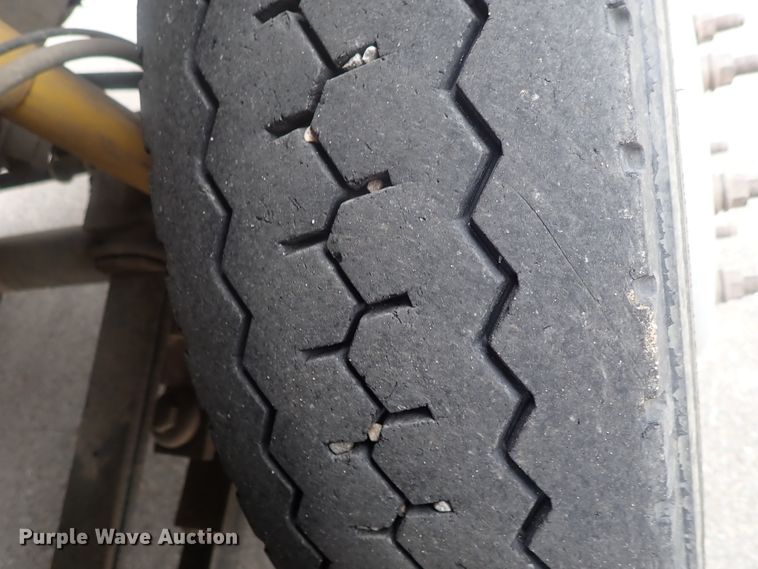 image for item DG2401 2003 Ford F550 Super Duty  bucket truck