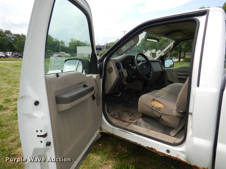 image for item DH5153 2008 Ford F250 Super Duty XL  pickup truck