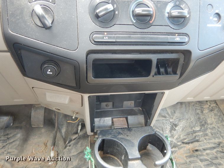 image for item DH5153 2008 Ford F250 Super Duty XL  pickup truck