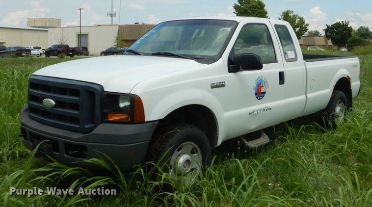 image for item DH5154 2006 Ford F250 Super Duty XL  SuperCab pickup truck
