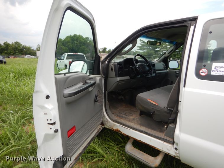 image for item DH5154 2006 Ford F250 Super Duty XL  SuperCab pickup truck