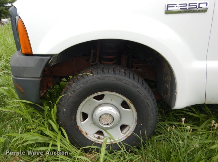 image for item DH5154 2006 Ford F250 Super Duty XL  SuperCab pickup truck