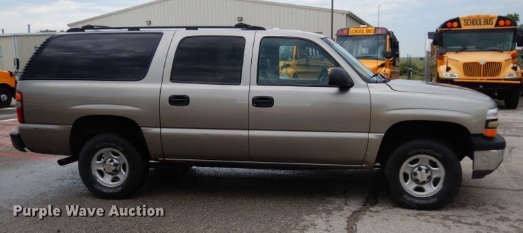 image for item DJ4305 2001 Chevrolet Suburban C1500  SUV