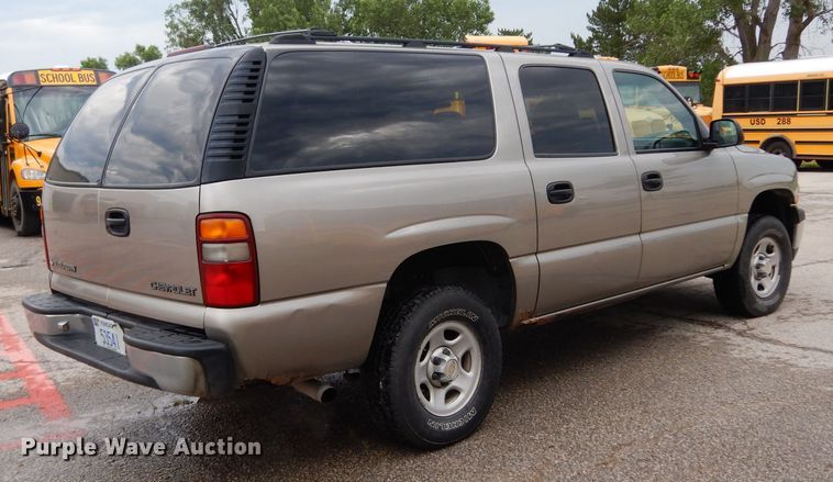 image for item DJ4305 2001 Chevrolet Suburban C1500  SUV