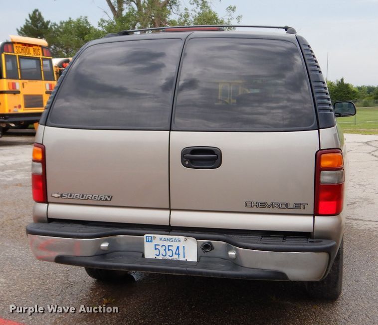 image for item DJ4305 2001 Chevrolet Suburban C1500  SUV