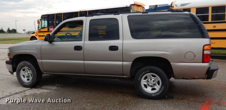 image for item DJ4305 2001 Chevrolet Suburban C1500  SUV