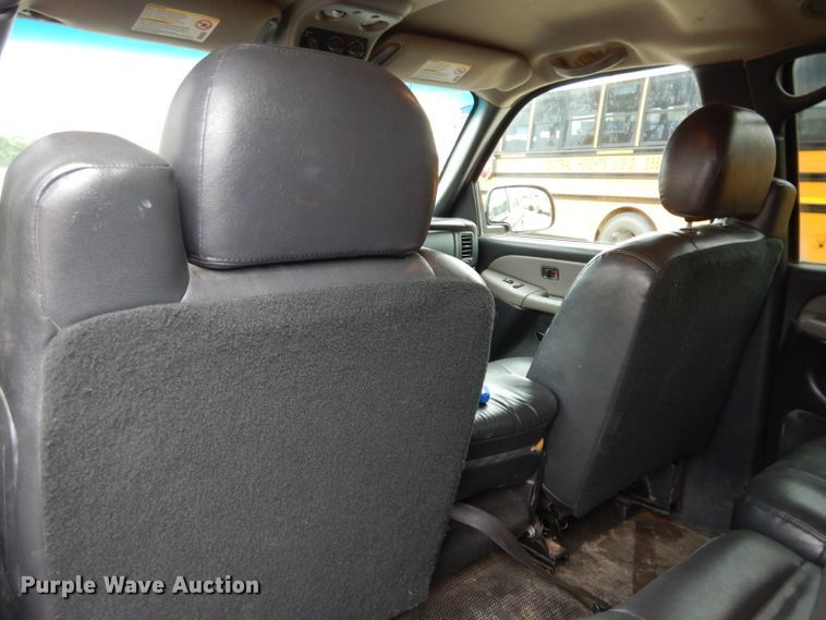 image for item DJ4305 2001 Chevrolet Suburban C1500  SUV