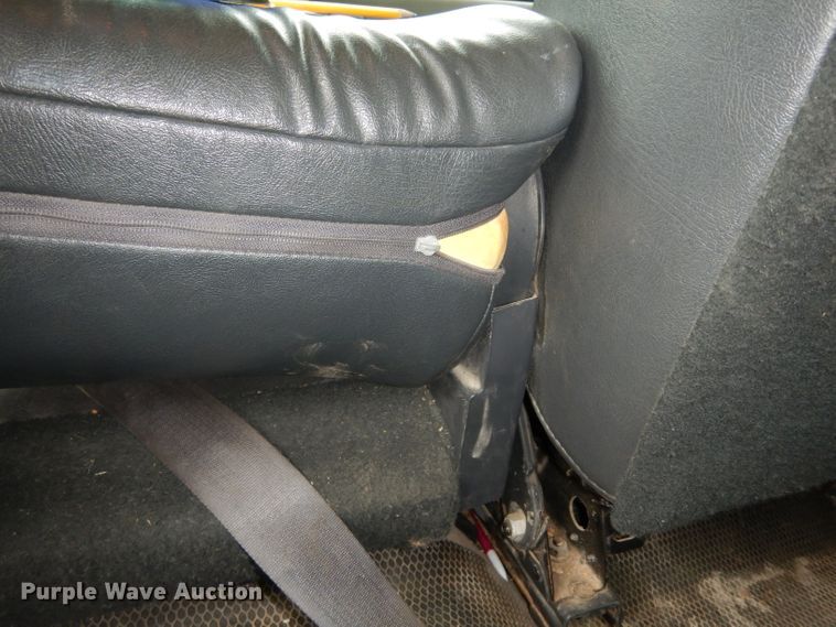 image for item DJ4305 2001 Chevrolet Suburban C1500  SUV