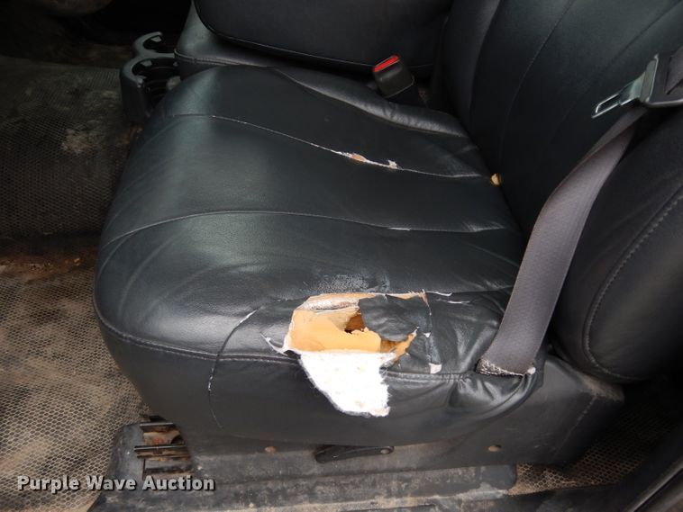 image for item DJ4305 2001 Chevrolet Suburban C1500  SUV