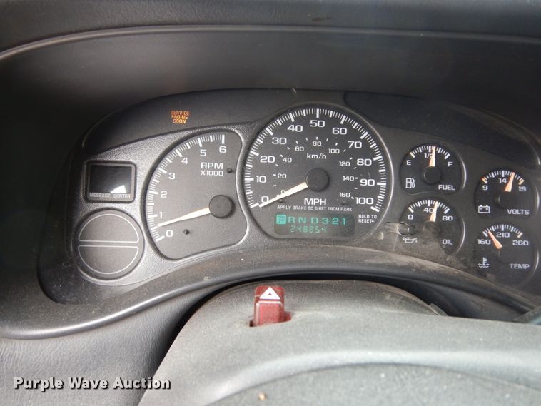 image for item DJ4305 2001 Chevrolet Suburban C1500  SUV