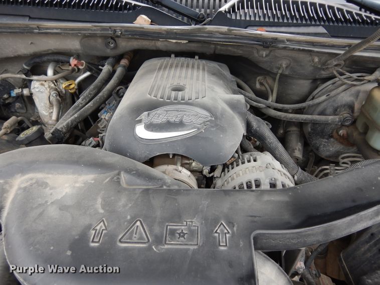 image for item DJ4305 2001 Chevrolet Suburban C1500  SUV