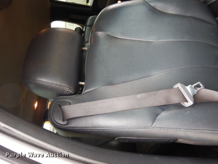 image for item DJ4305 2001 Chevrolet Suburban C1500  SUV