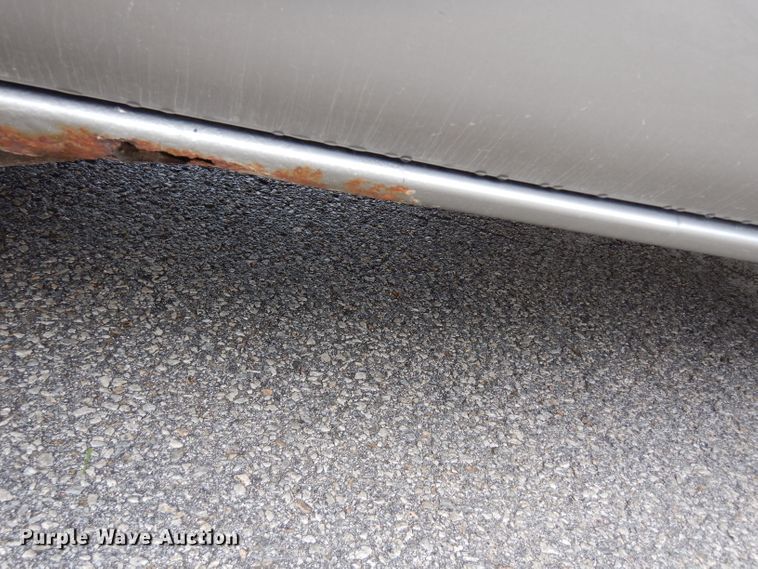 image for item DJ4305 2001 Chevrolet Suburban C1500  SUV