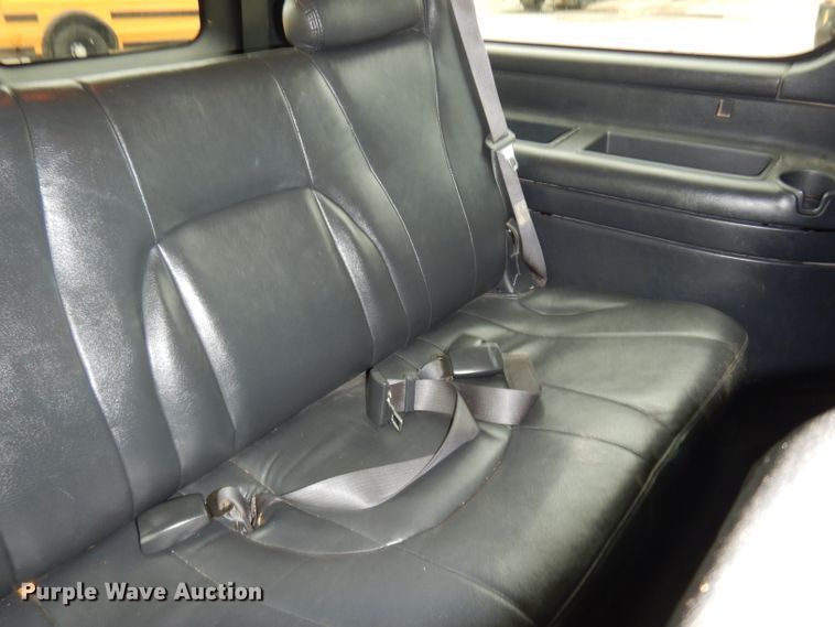 image for item DJ4305 2001 Chevrolet Suburban C1500  SUV