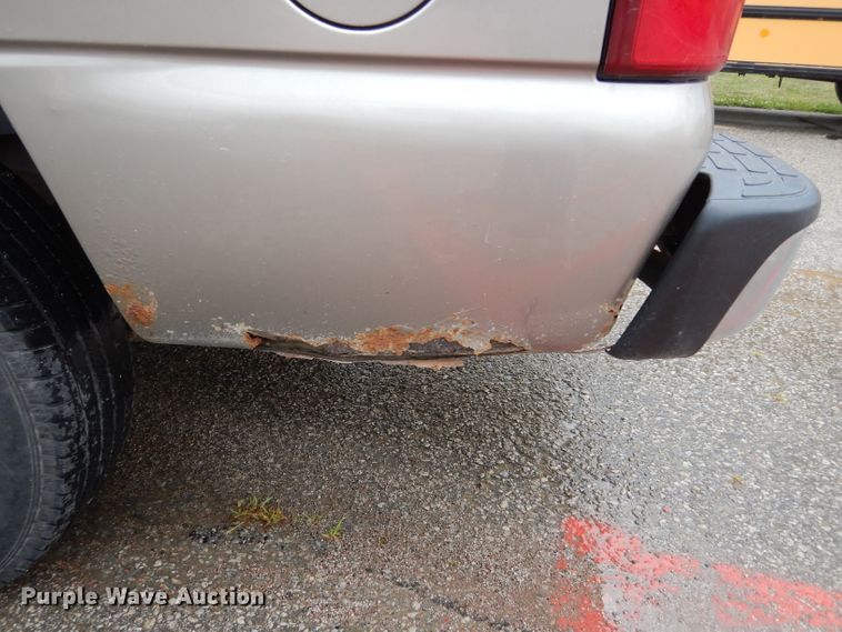 image for item DJ4305 2001 Chevrolet Suburban C1500  SUV