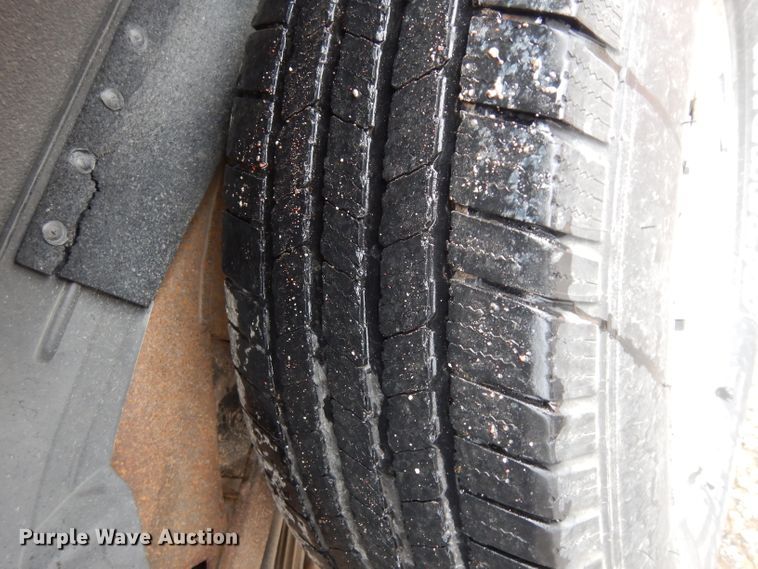 image for item DJ4305 2001 Chevrolet Suburban C1500  SUV