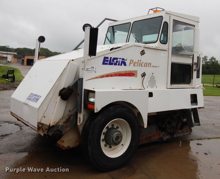 image for item DJ4314 2000 Elgin Pelican P  street sweeper