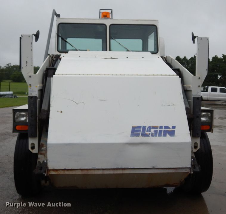 image for item DJ4314 2000 Elgin Pelican P  street sweeper