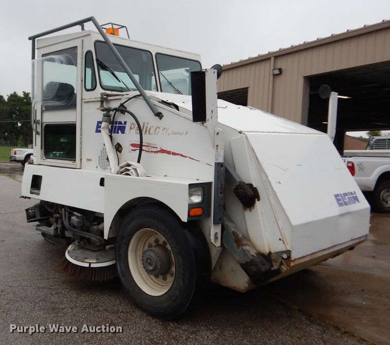 image for item DJ4314 2000 Elgin Pelican P  street sweeper