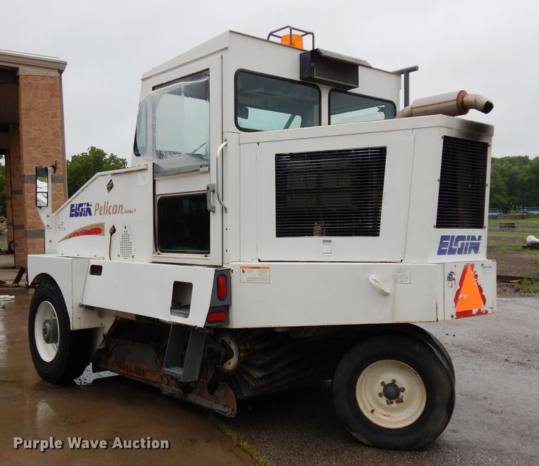 image for item DJ4314 2000 Elgin Pelican P  street sweeper
