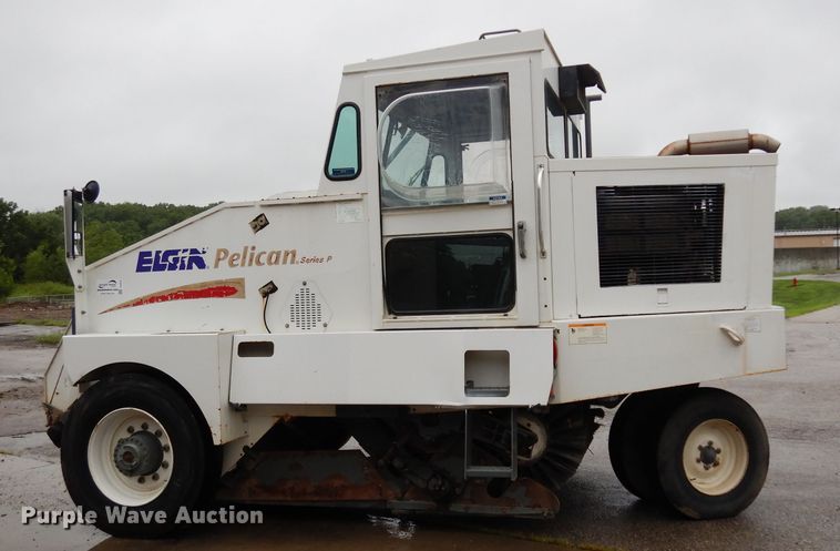 image for item DJ4314 2000 Elgin Pelican P  street sweeper