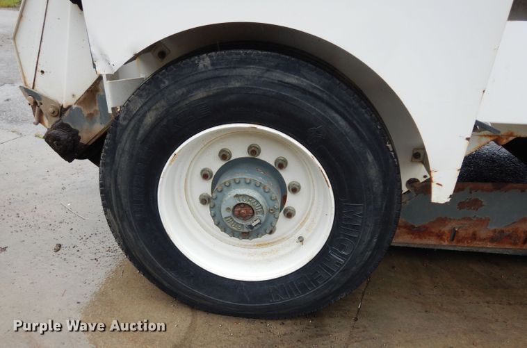 image for item DJ4314 2000 Elgin Pelican P  street sweeper