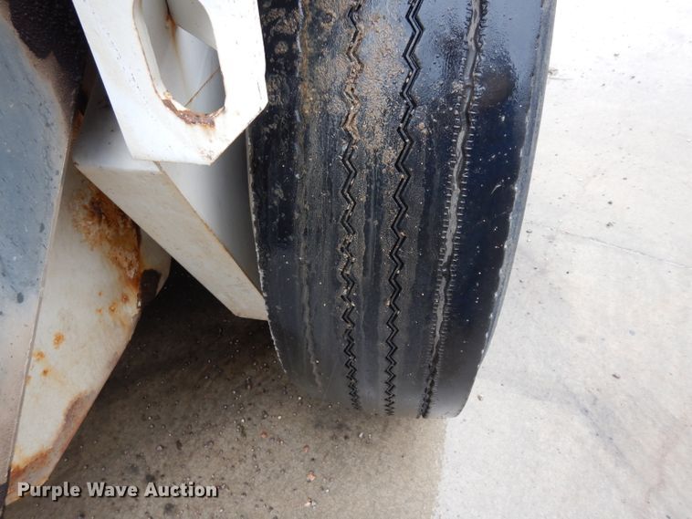 image for item DJ4314 2000 Elgin Pelican P  street sweeper