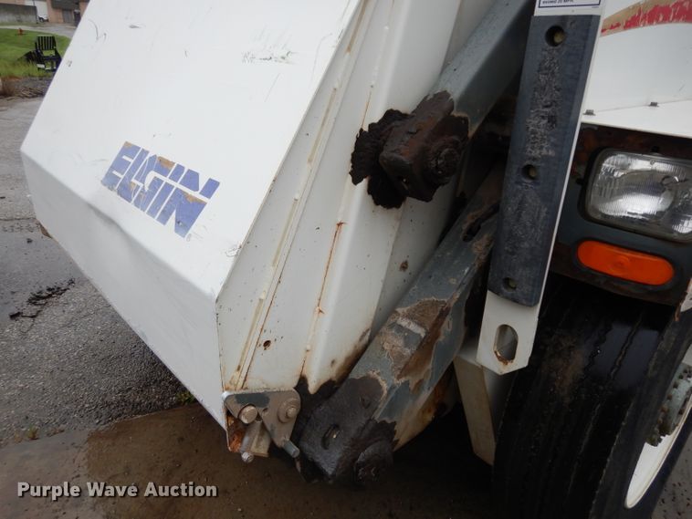 image for item DJ4314 2000 Elgin Pelican P  street sweeper