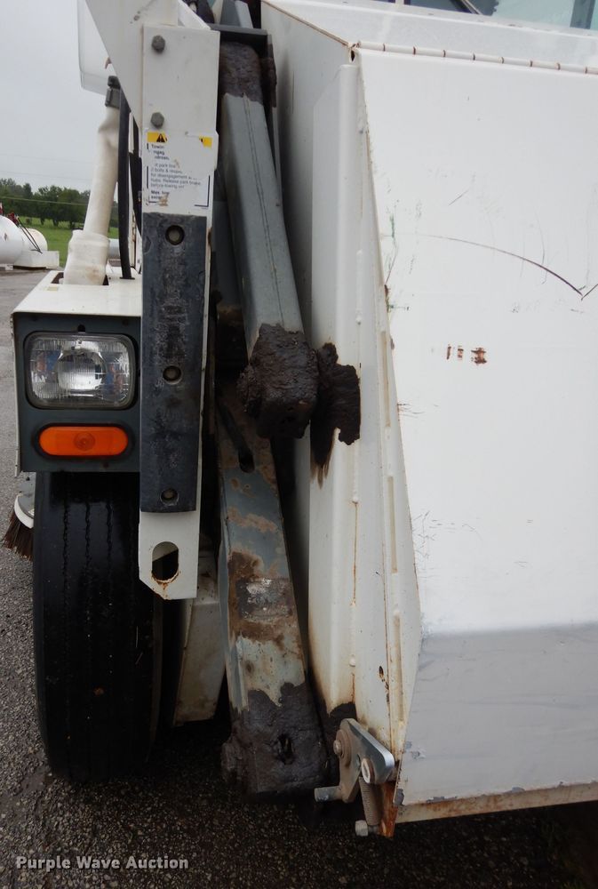 image for item DJ4314 2000 Elgin Pelican P  street sweeper