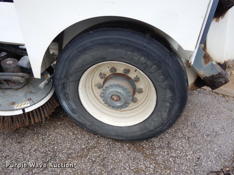 image for item DJ4314 2000 Elgin Pelican P  street sweeper