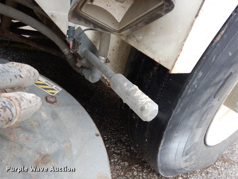 image for item DJ4314 2000 Elgin Pelican P  street sweeper