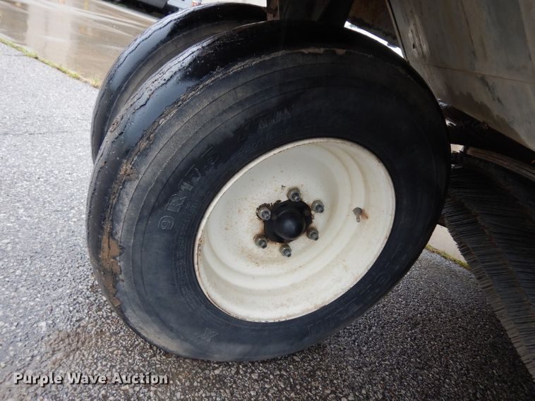 image for item DJ4314 2000 Elgin Pelican P  street sweeper