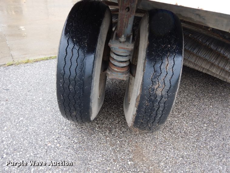 image for item DJ4314 2000 Elgin Pelican P  street sweeper