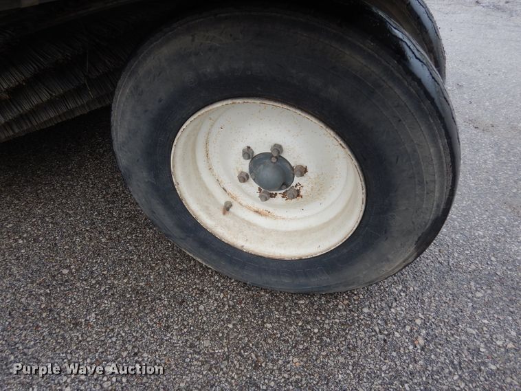 image for item DJ4314 2000 Elgin Pelican P  street sweeper