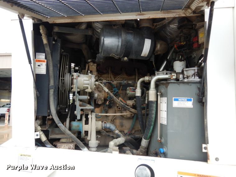 image for item DJ4314 2000 Elgin Pelican P  street sweeper