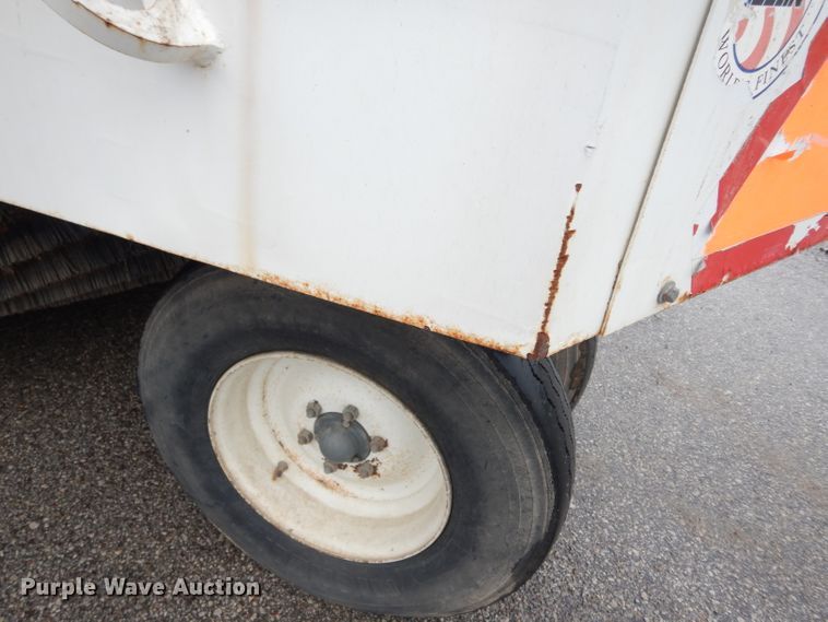 image for item DJ4314 2000 Elgin Pelican P  street sweeper