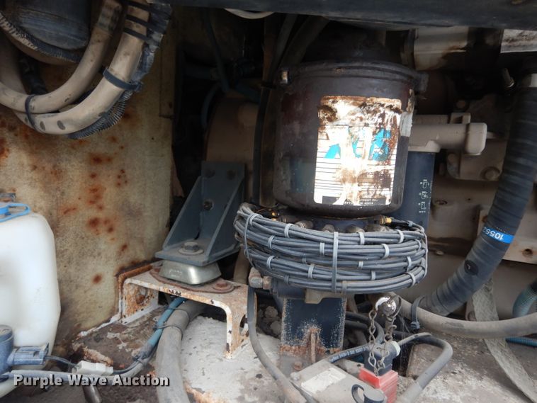 image for item DJ4314 2000 Elgin Pelican P  street sweeper