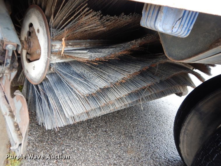 image for item DJ4314 2000 Elgin Pelican P  street sweeper