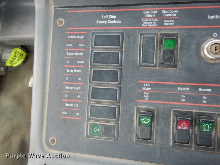 image for item DJ4314 2000 Elgin Pelican P  street sweeper