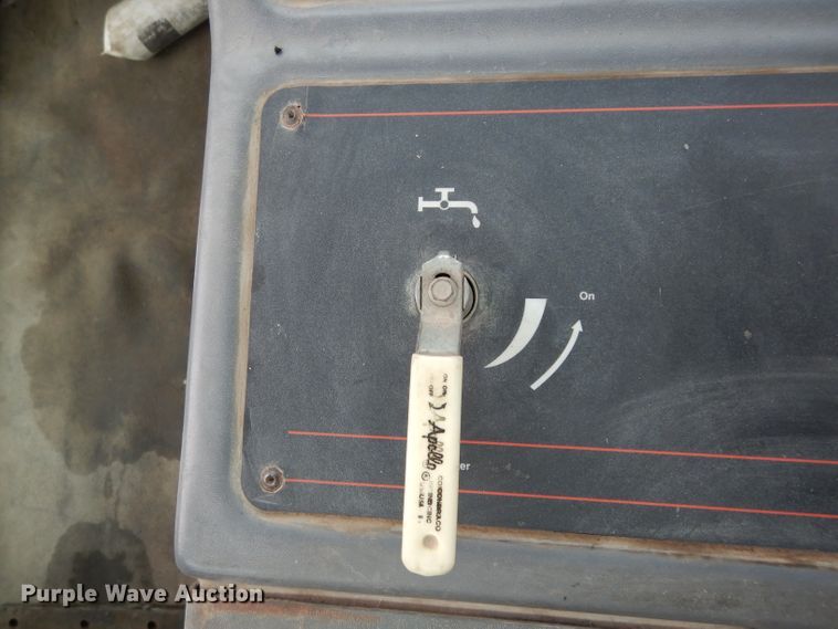 image for item DJ4314 2000 Elgin Pelican P  street sweeper