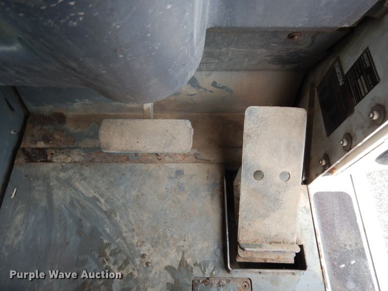 image for item DJ4314 2000 Elgin Pelican P  street sweeper