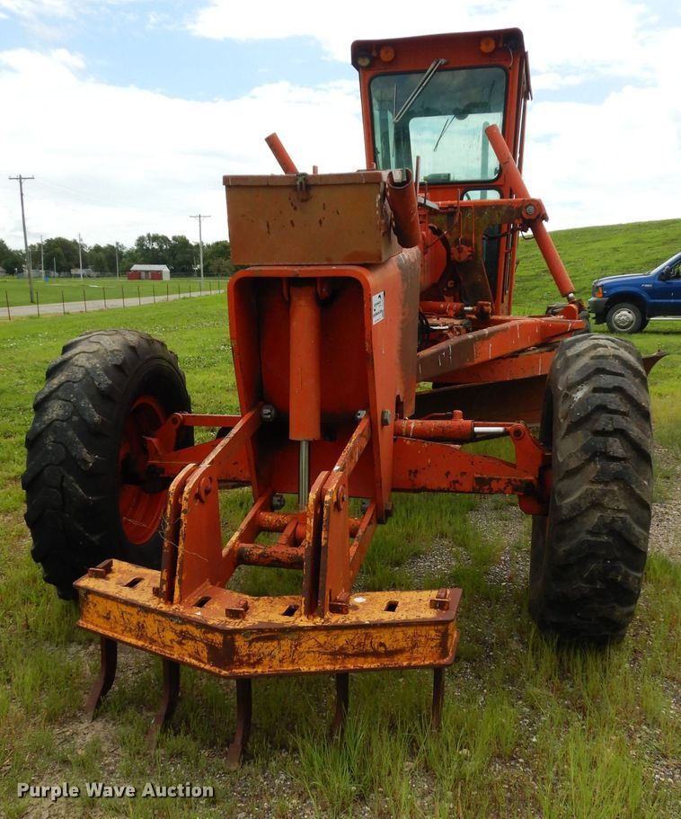 image for item DJ4317 1982 John Deere 570A  motor grader