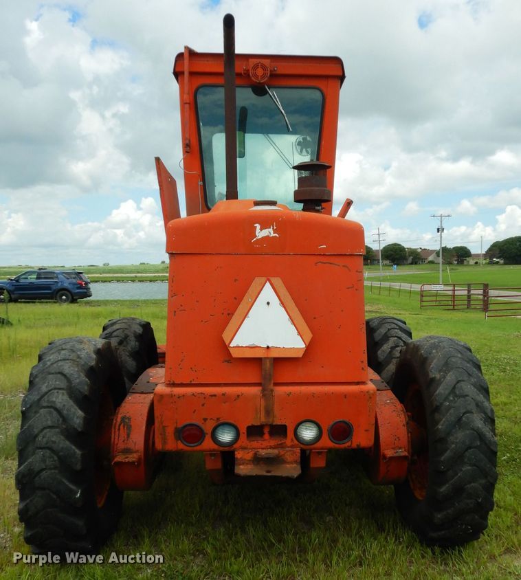 image for item DJ4317 1982 John Deere 570A  motor grader