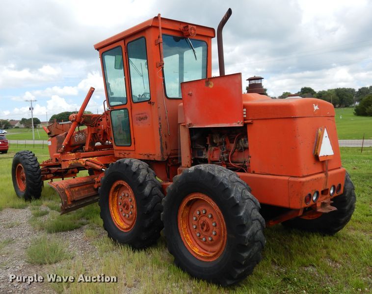 image for item DJ4317 1982 John Deere 570A  motor grader