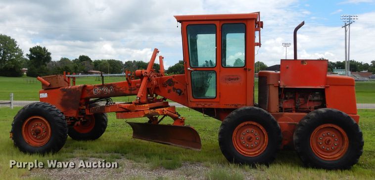 image for item DJ4317 1982 John Deere 570A  motor grader