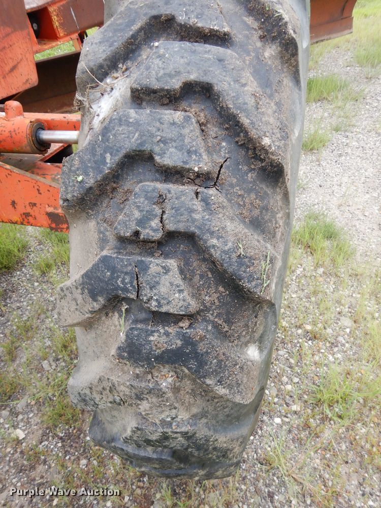 image for item DJ4317 1982 John Deere 570A  motor grader