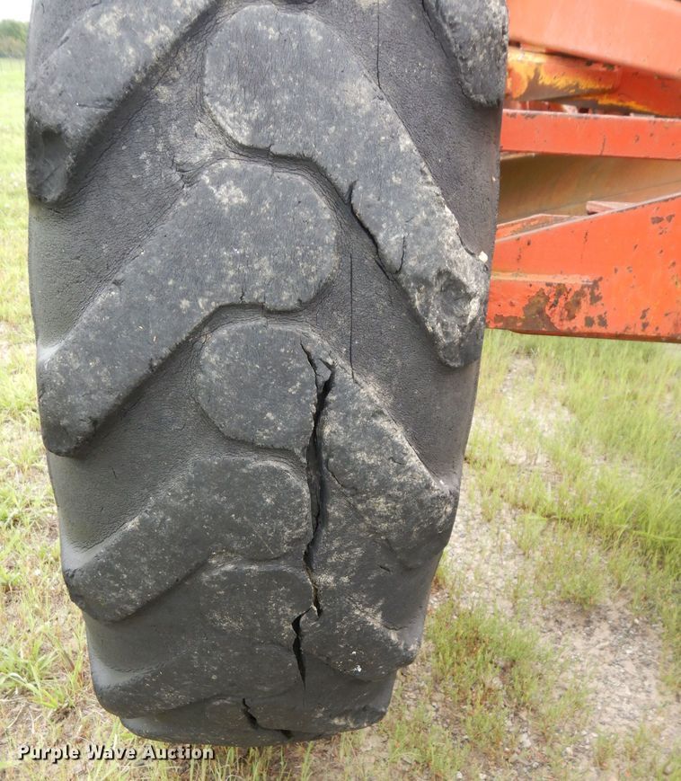 image for item DJ4317 1982 John Deere 570A  motor grader