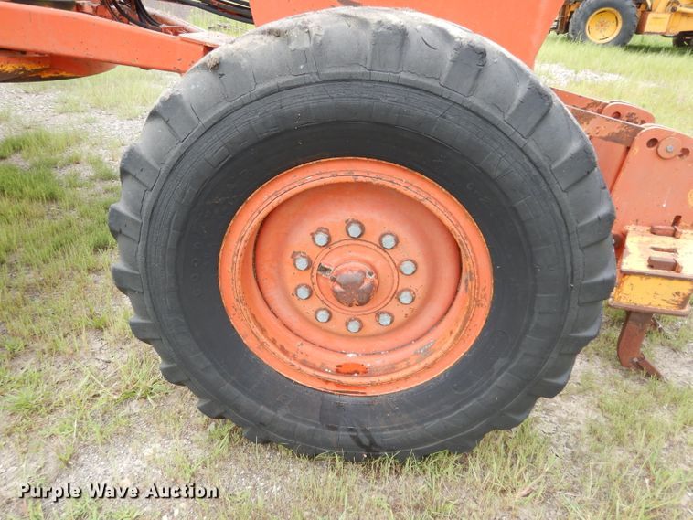 image for item DJ4317 1982 John Deere 570A  motor grader