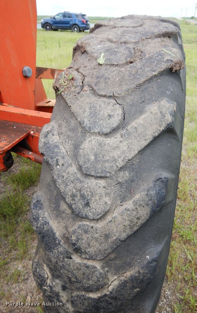 image for item DJ4317 1982 John Deere 570A  motor grader