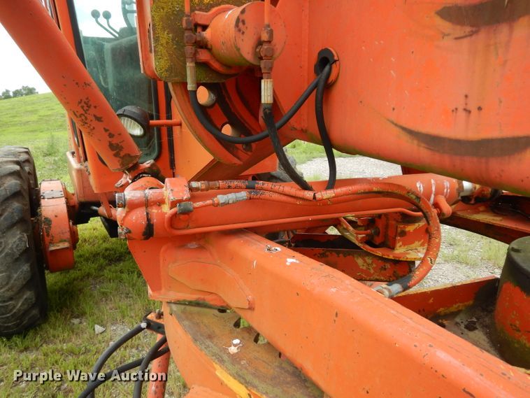 image for item DJ4317 1982 John Deere 570A  motor grader